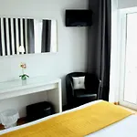 White House 3*