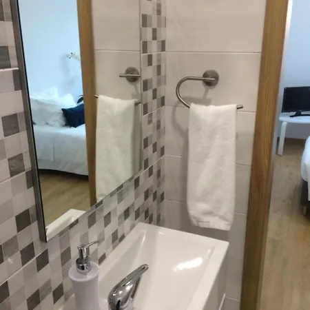 White House 3*