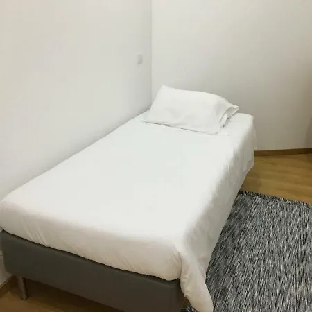 White House 3*