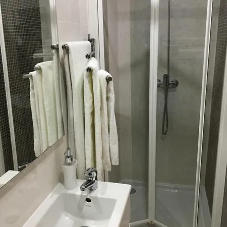 White House 3*