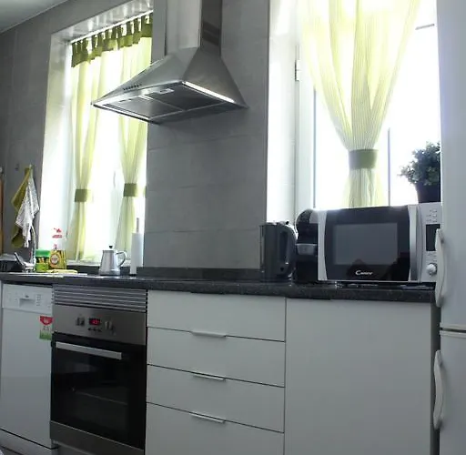 White House 3* אבאירו