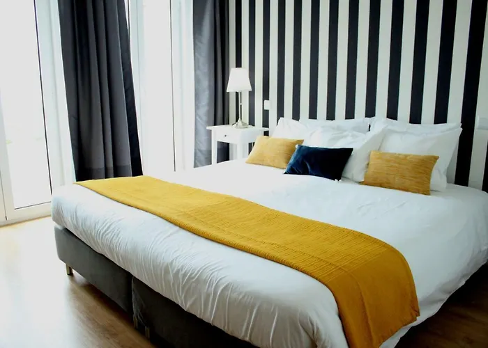 White House 3* אבאירו