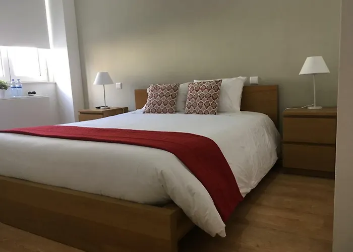 White House 3* אבאירו