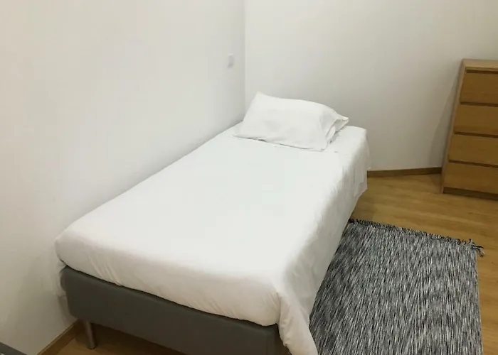 White House 3*