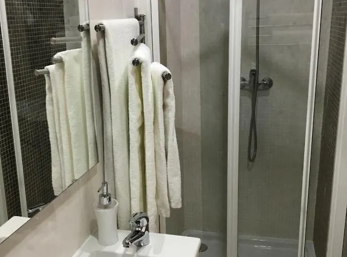 White House 3*